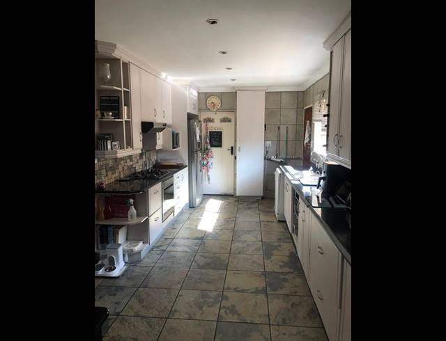 3 BEDROOM TOWNHOUSE FOR SALE IN BEYERS PARK